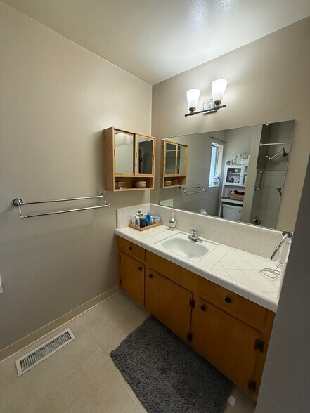 Building Photo - 153 Mercy St