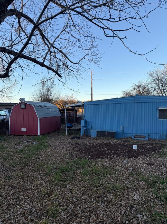 Building Photo - Corner Home with Willow Lake View
