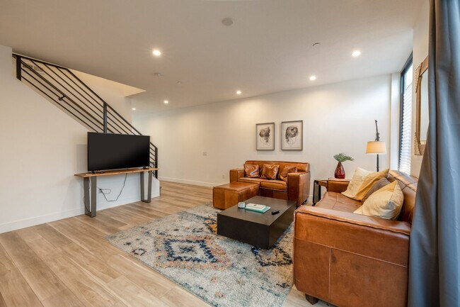 Building Photo - 2595 S 700 E