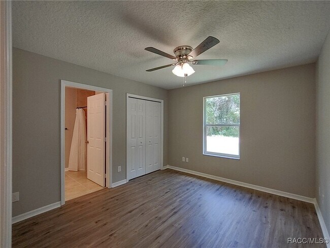 Building Photo - 3327 E Paula Ln