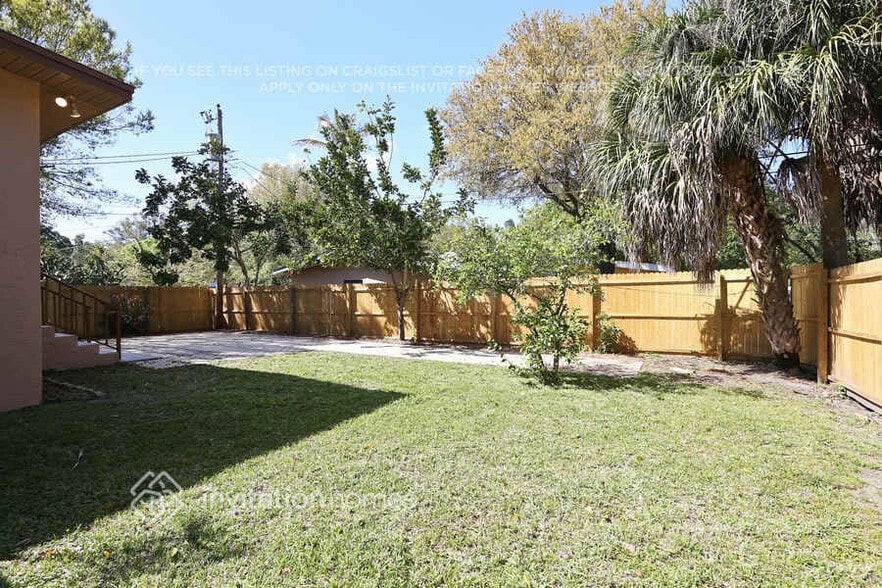 Building Photo - 327 80th Ave NE