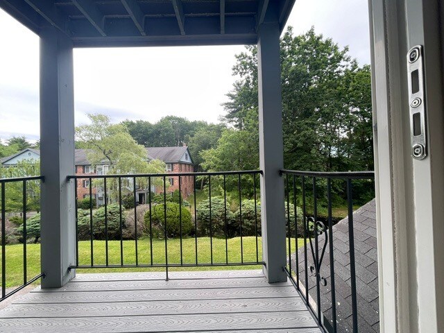 Building Photo - 8 Northbrook Dr