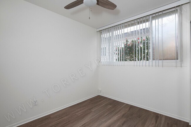 Building Photo - *OPEN HOUSE: 8/30 3-4PM* 2 BR Only 1 Block...