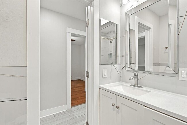 Building Photo - 524 3rd St N