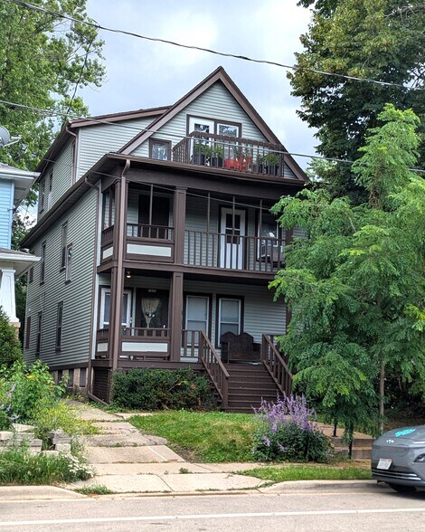 Primary Photo - 2069 Winnebago St