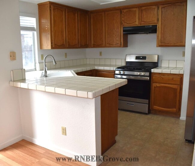 Building Photo - 9435 Soaring Oaks Dr