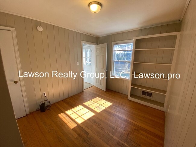 Building Photo - Cozy Raleigh Court Ranch with Partially Finished Basement