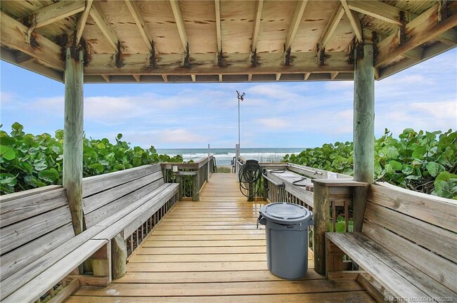 Building Photo - 10044 S Ocean Dr