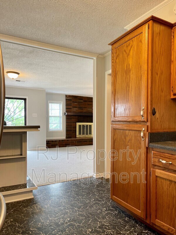 Building Photo - 5414 Hayes Rd