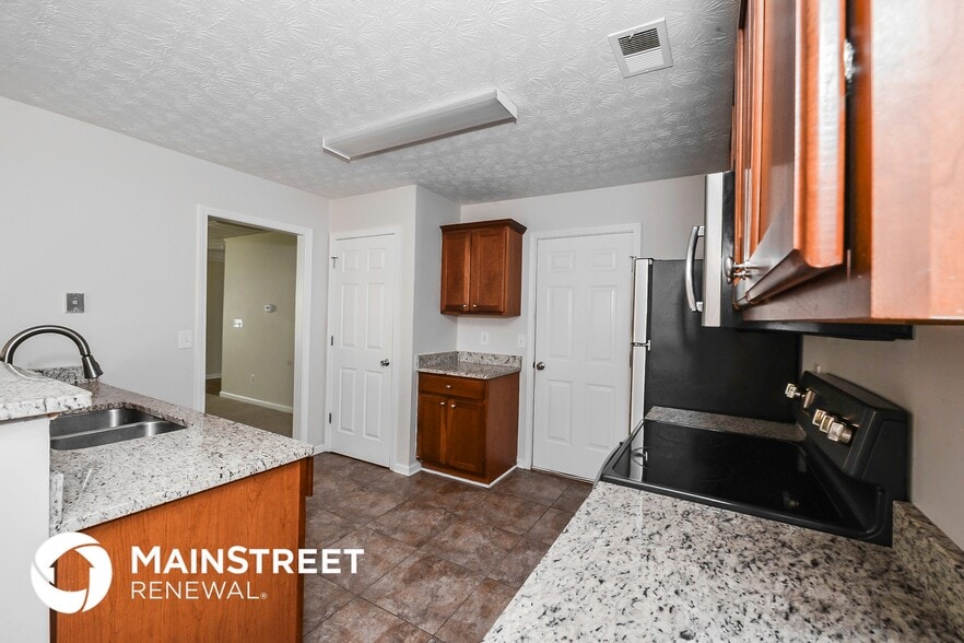 Building Photo - 4061 Cress Way Run