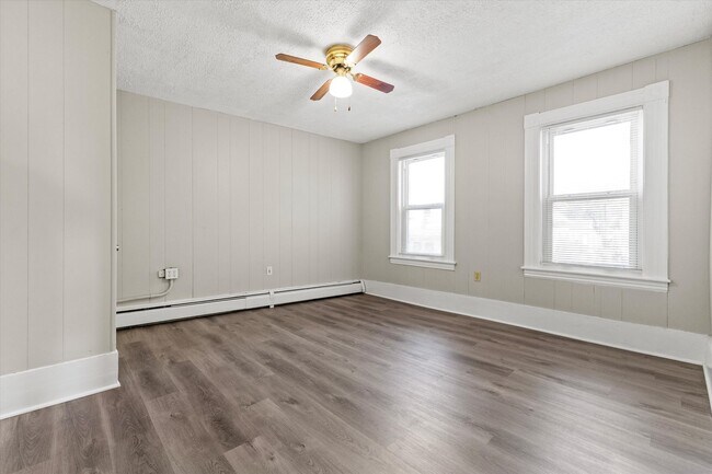 Building Photo - 28 S Beech St