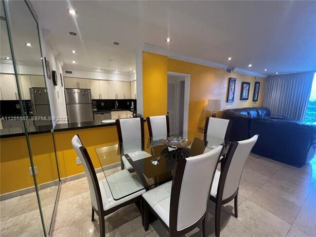 Building Photo - 5161 Collins Ave