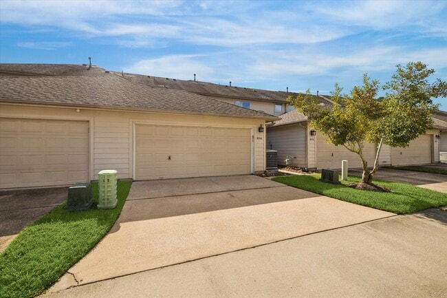 Building Photo - 9206 Sunlight Oak Ln