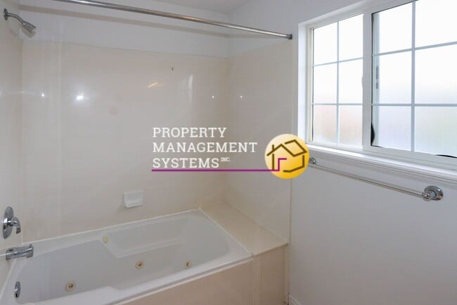 Building Photo - 10505