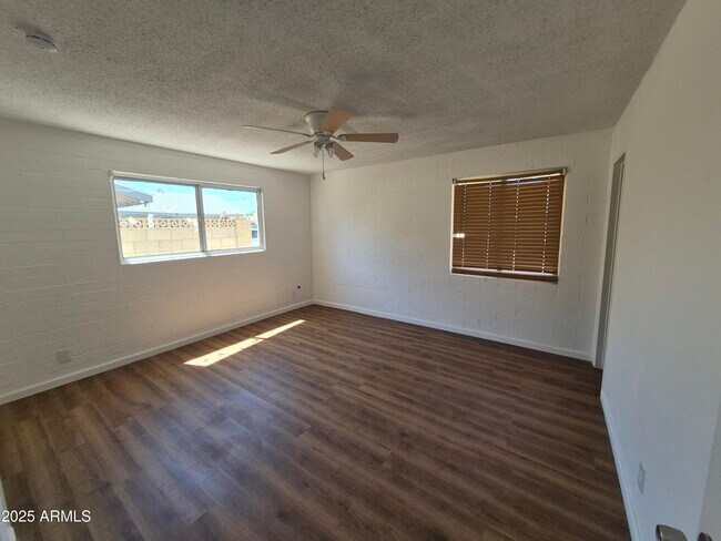 Building Photo - 3945 W Orange Dr