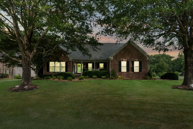 Building Photo - ***Amazing opportunity to rent this beauti...