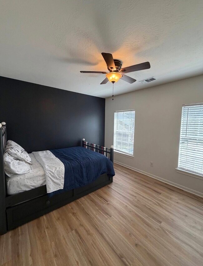 Building Photo - 1811 Emerald Lake Ct