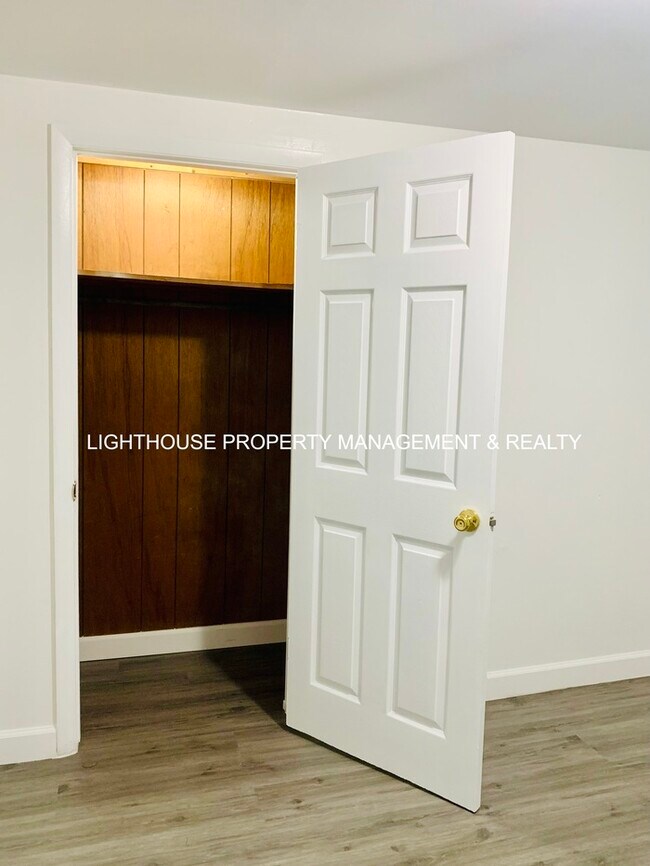 Building Photo - Beautiful Allendale Home With Large Fenced Yard