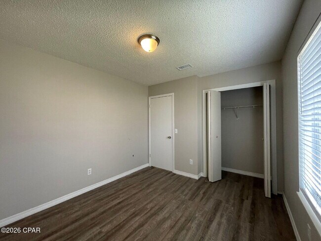 Building Photo - 122 Treasure Palm Dr