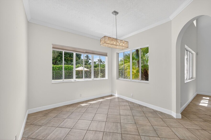 Building Photo - 1115 Camellia Cir