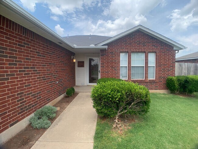 Building Photo - Moore 3 Bed 2 Bath