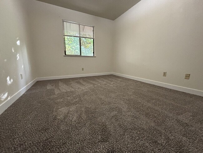 Building Photo - 857 Adams Terrace