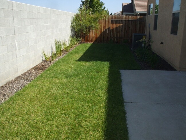 Building Photo - The Village - Roseville - Gated