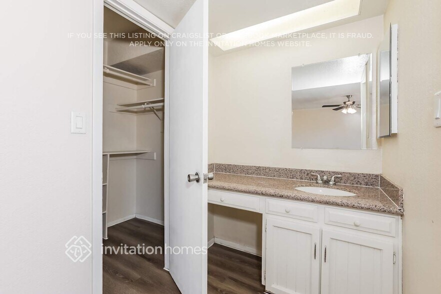 Building Photo - 726 W Laguna Azul Ave