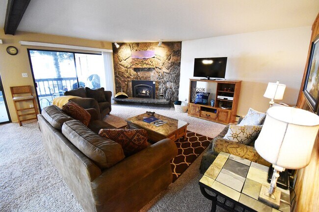 Building Photo - Winter Seasonal Rental- Timberline 14
