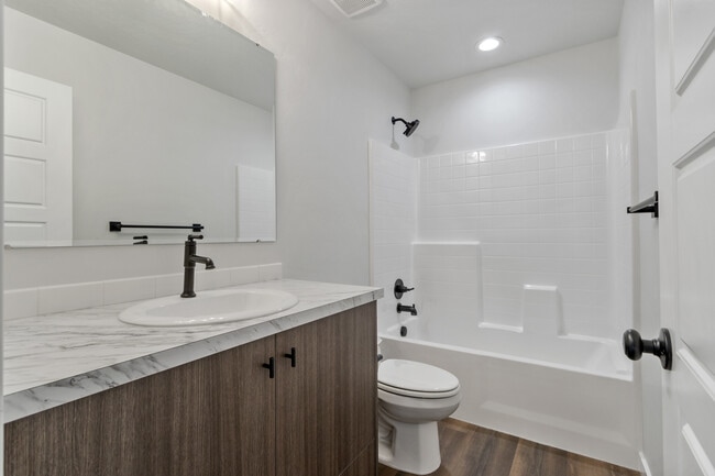 Building Photo - 7113 S Old Farm Ave