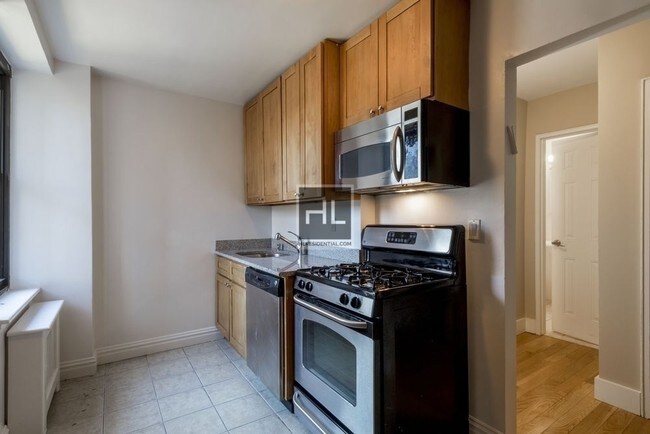 Building Photo - Columbus Ave