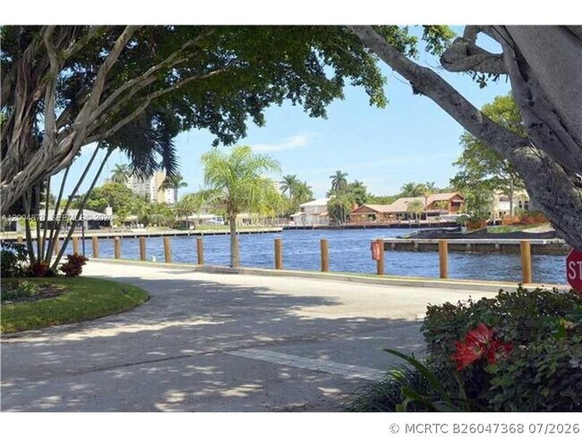 Building Photo - 6207 Bay Club Dr