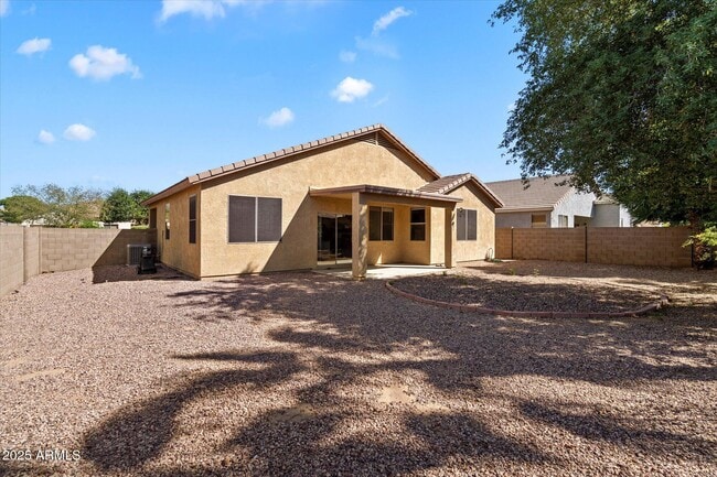 Building Photo - 12565 W Apodaca Dr