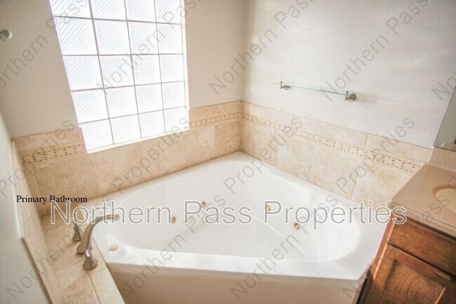 Building Photo - 7317 Luz De Lumbre Ave