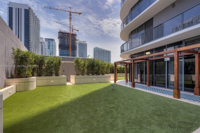 Building Photo - 801 S Miami Ave