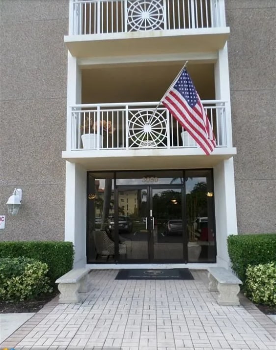 Building Photo - 3050 NE 48th Ct