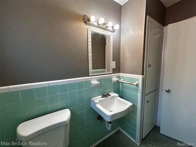 Building Photo - 21307 Le Fever Ave