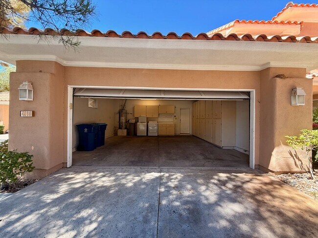 Building Photo - Gorgeous Spanish Trails 3BR House for lease!