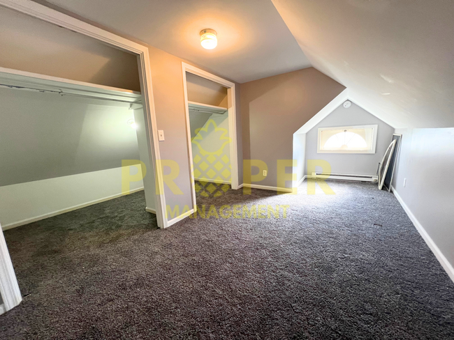 Building Photo - 4 bedrooms 1 bathrooms house for rent