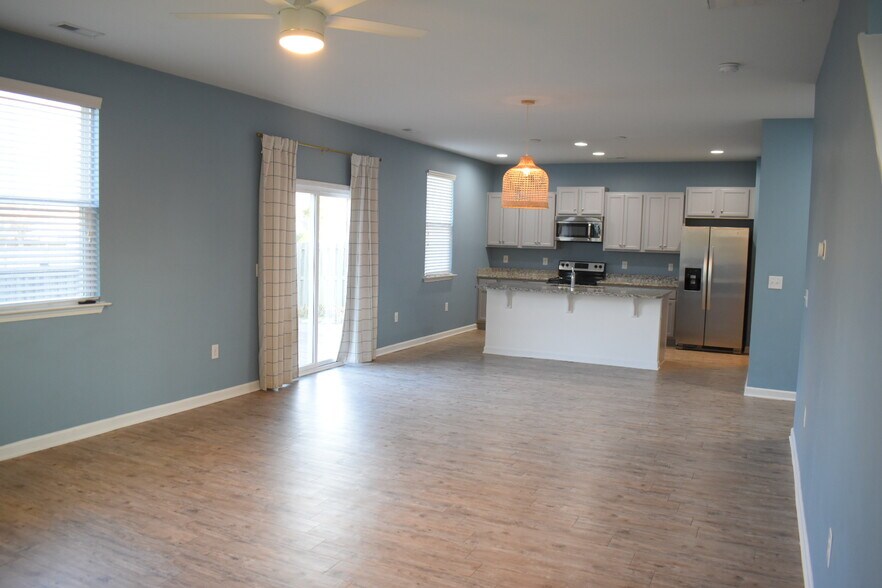 Building Photo - 145 Presley Ln