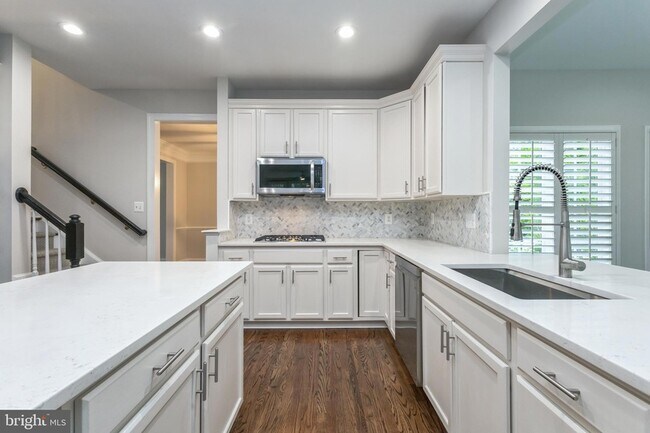 Building Photo - 43179 Allenby Way