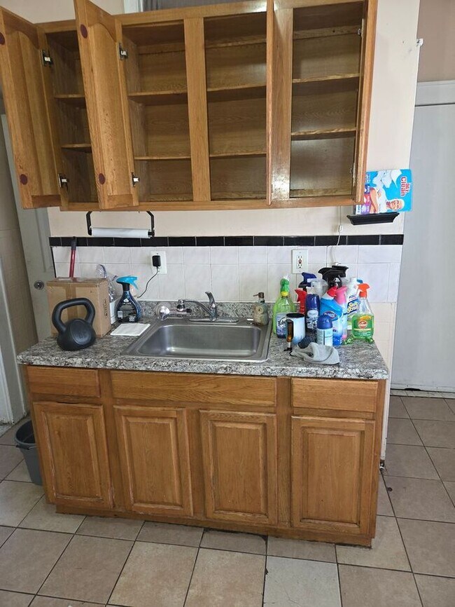 Building Photo - 24 Valley St