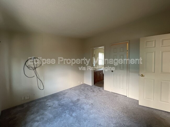 Building Photo - 307 Honeysuckle Cir