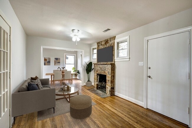 Building Photo - 505 Del Norte St