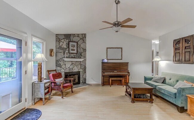 Building Photo - 2724 Quail Point Dr
