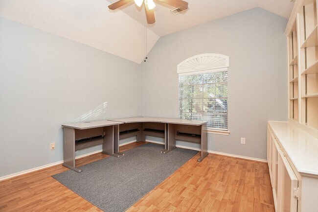 Building Photo - 4202 Creek Hollow Ln