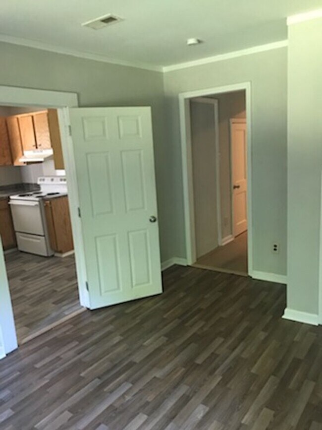 Building Photo - COMING SOON! 3 Bed House