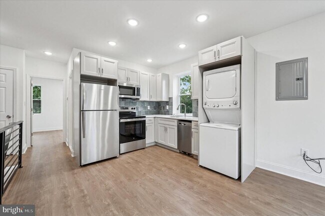 Building Photo - 2534 S 61st St