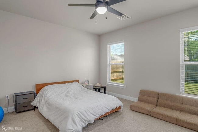 Building Photo - Beautiful 3 bedroom/2 bathroom in Willow Heights