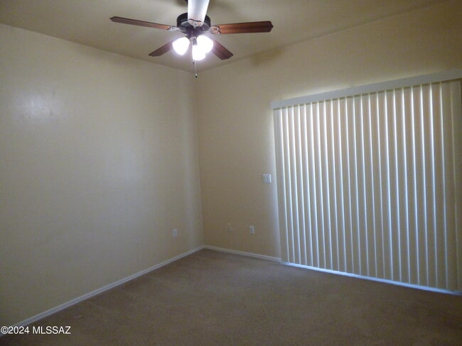 Building Photo - 1077 N Riverside Dr